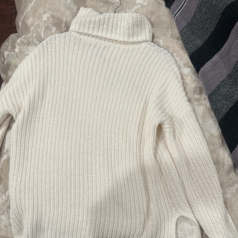 Abercrombie & Fitch White Cowl Neck Sweater with Ribbed Texture